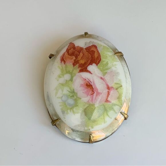 Victorian Vintage Antique Hand painted Floral Roses Oval Brooch/pin - Picture 1 of 8